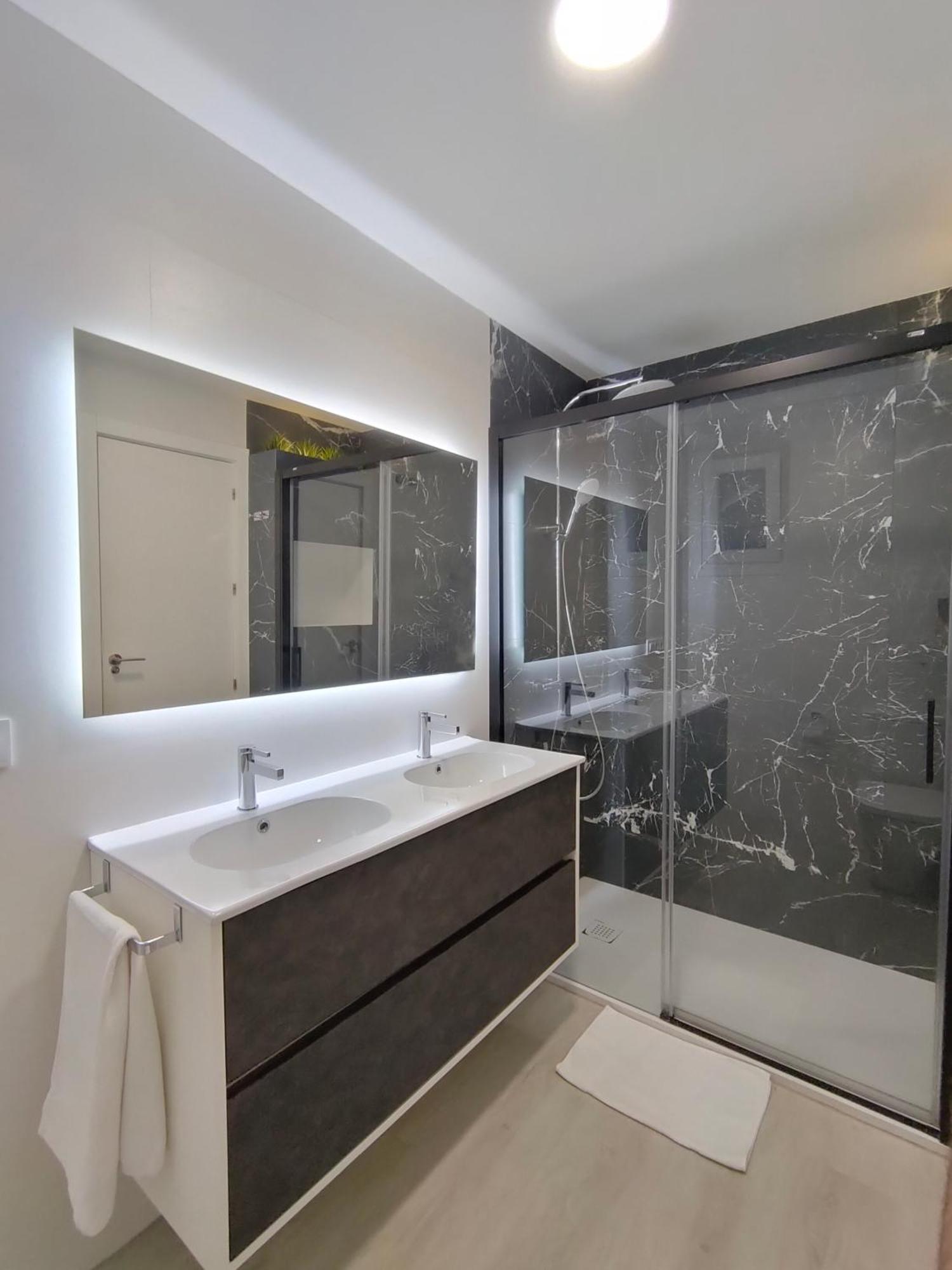 Casa Mallen, Con Amplia Terraza, En El Barrio De Nervion Sewilla Zewnętrze zdjęcie