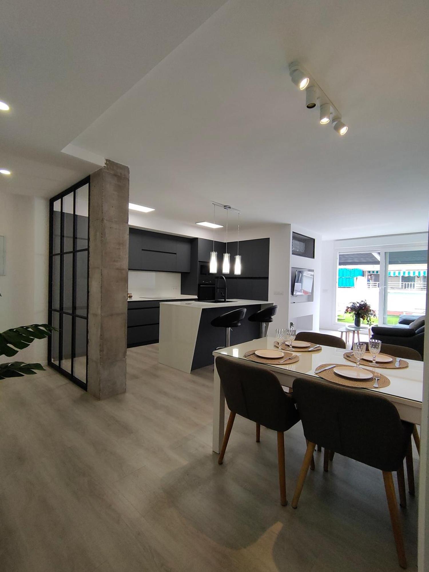 Casa Mallen, Con Amplia Terraza, En El Barrio De Nervion Sewilla Zewnętrze zdjęcie