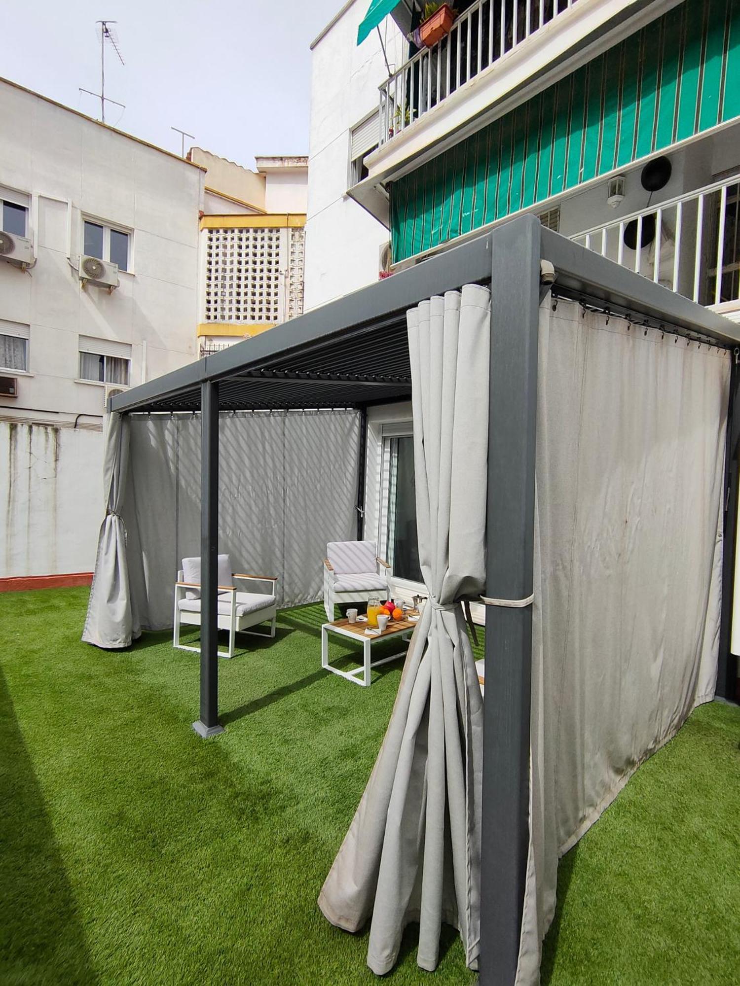 Casa Mallen, Con Amplia Terraza, En El Barrio De Nervion Sewilla Zewnętrze zdjęcie