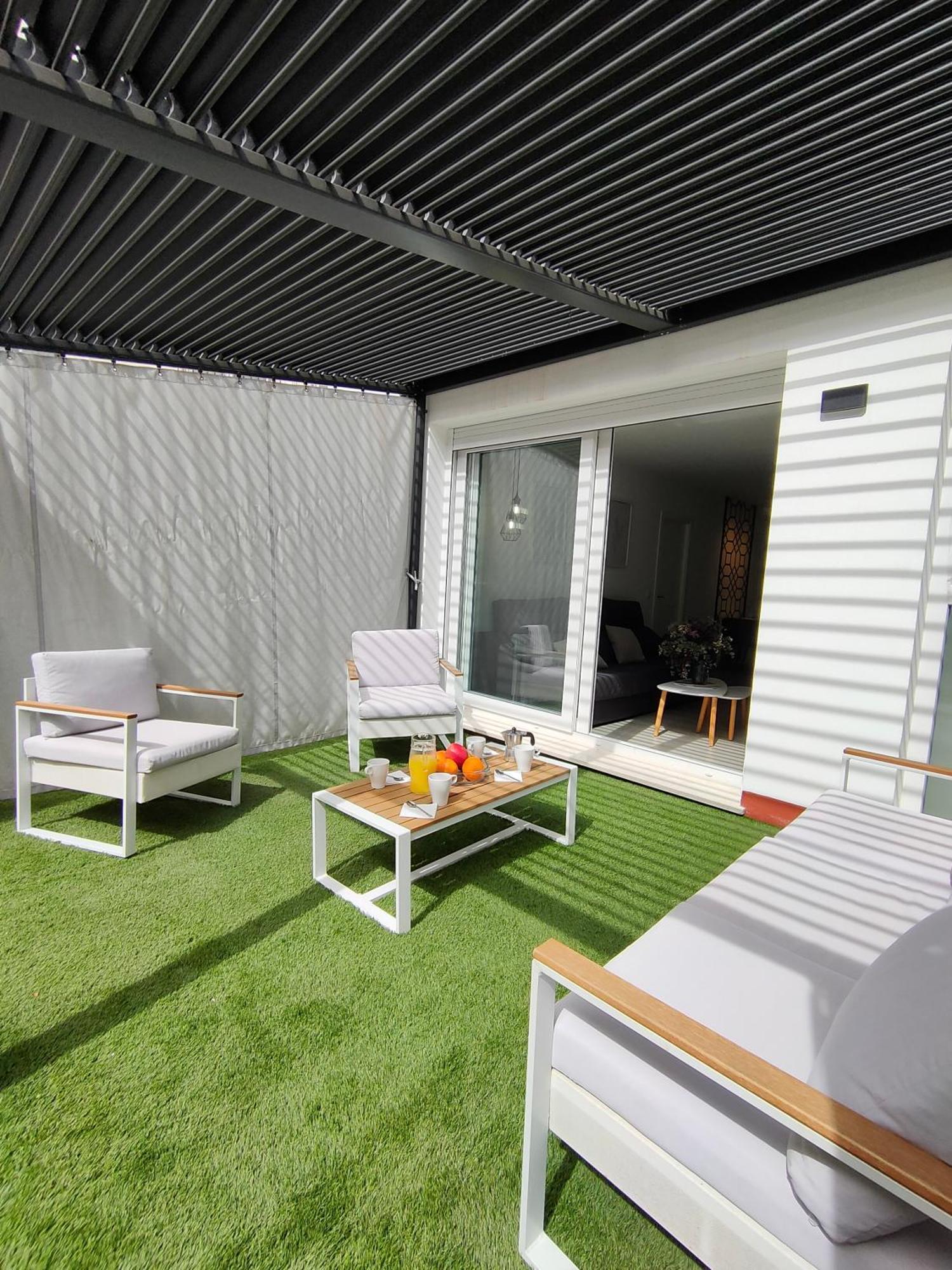 Casa Mallen, Con Amplia Terraza, En El Barrio De Nervion Sewilla Zewnętrze zdjęcie